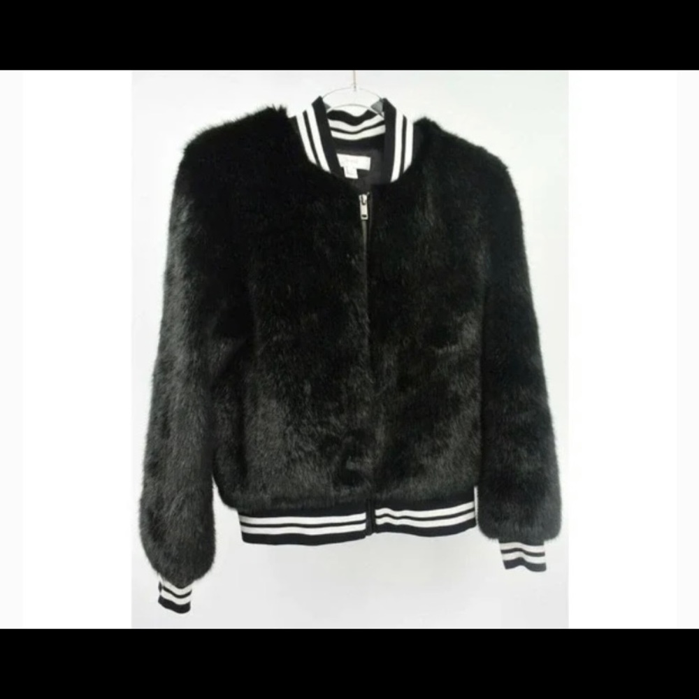 ❤️SOLD!!!!Never worn beautiful thick faux fur, super soft scripted jacket!!!